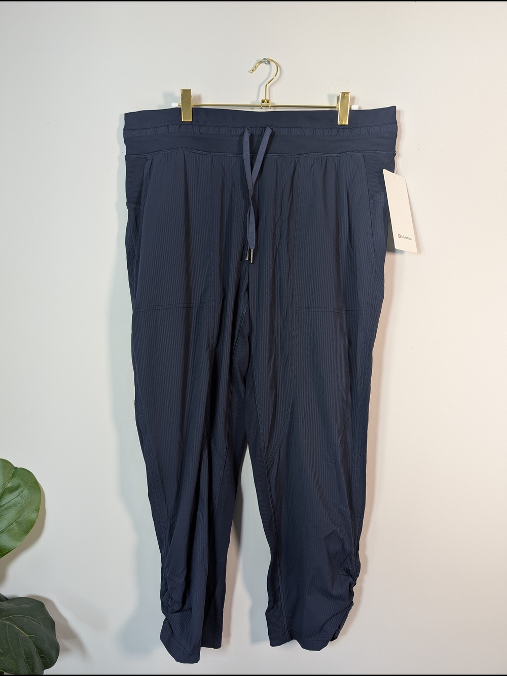 NWT Lululemon athletica Dance Studio Crop - Navy - Picture 3 of 4